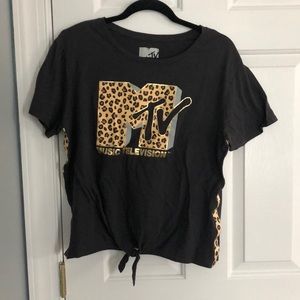 MTV short sleeve knotted leopard print top